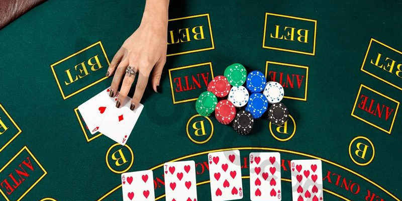 Hành động Fold bài trong game Poker